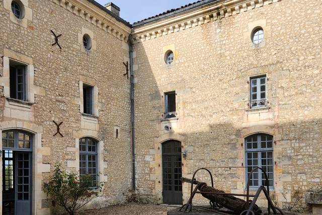 Cours du château bis