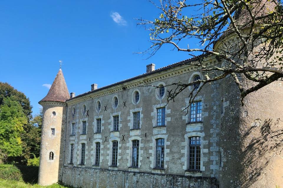 Façade château