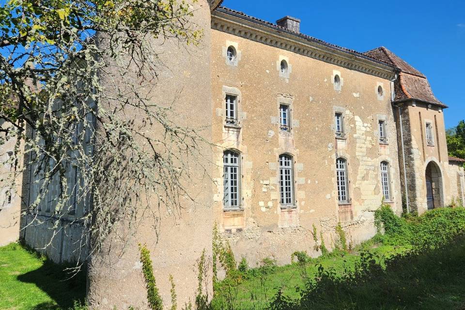 Autre vue façade entrée châtea