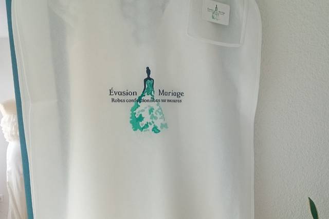 Robe vendu avec belle housse