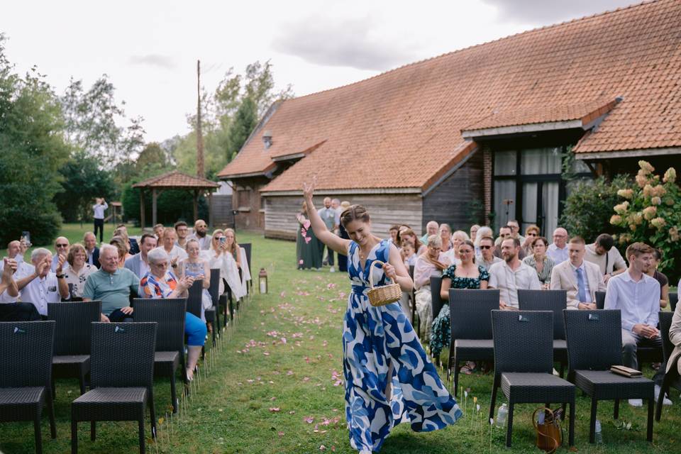 Arrivée flower girl