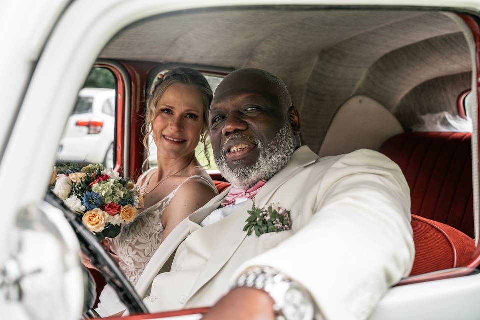Photo de couple voiture