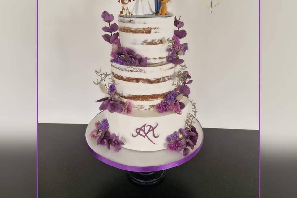 Nude cake touches violet