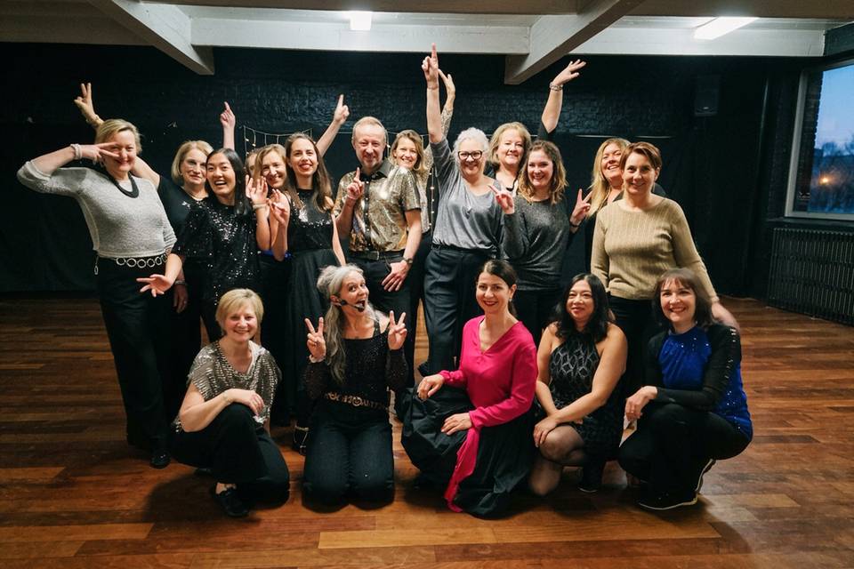 Groupe de danseurs et danseuse