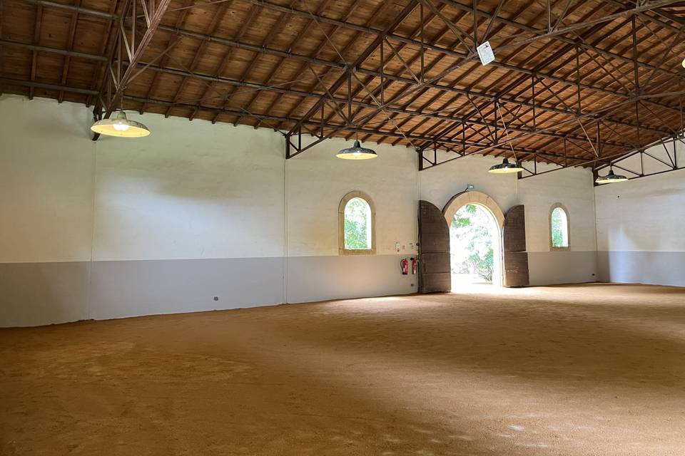 Salle couverte 300 m2