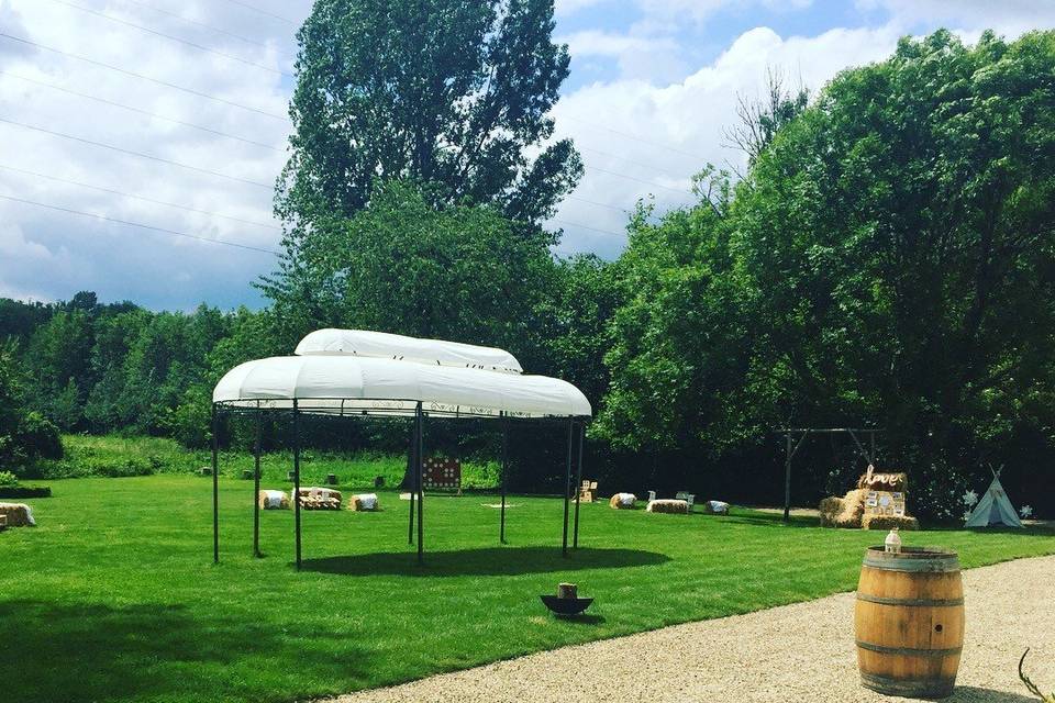 Cérémonie sous les arbres