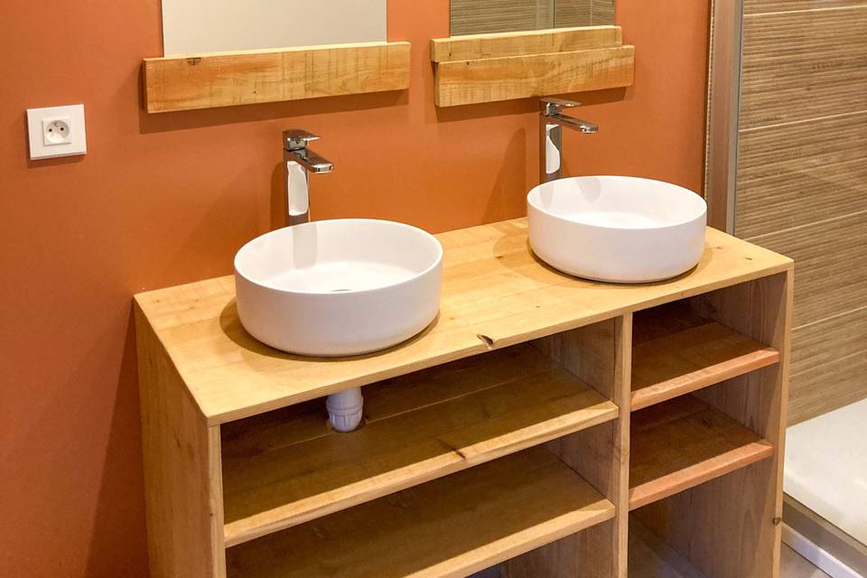 Suite nuptiale douches lavabo