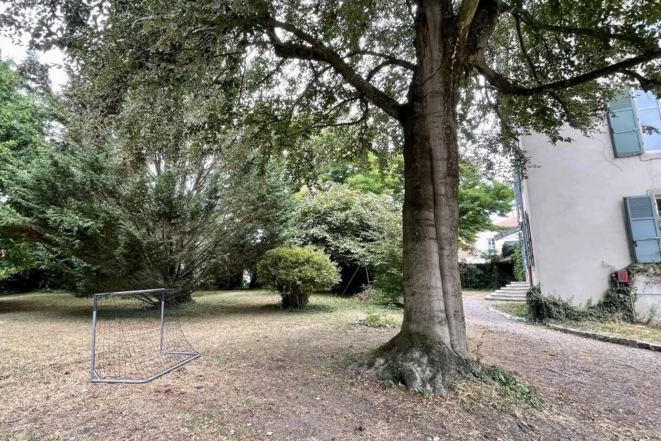 Jardin avec cages de foot