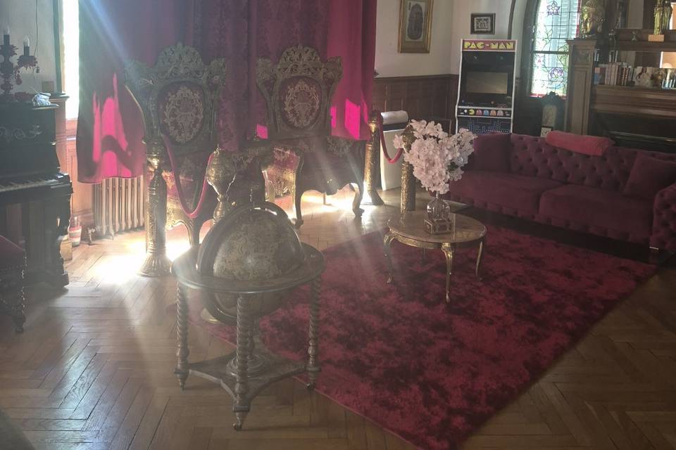 Salon avec trône
