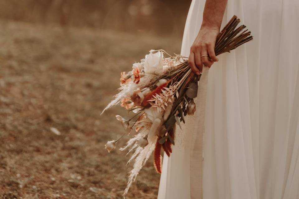 La mariée et son bouquet