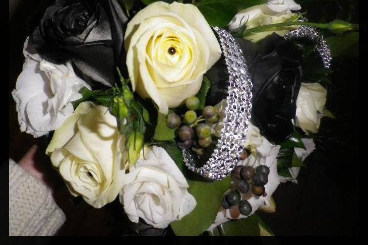 Bouquet rond noir et blanc