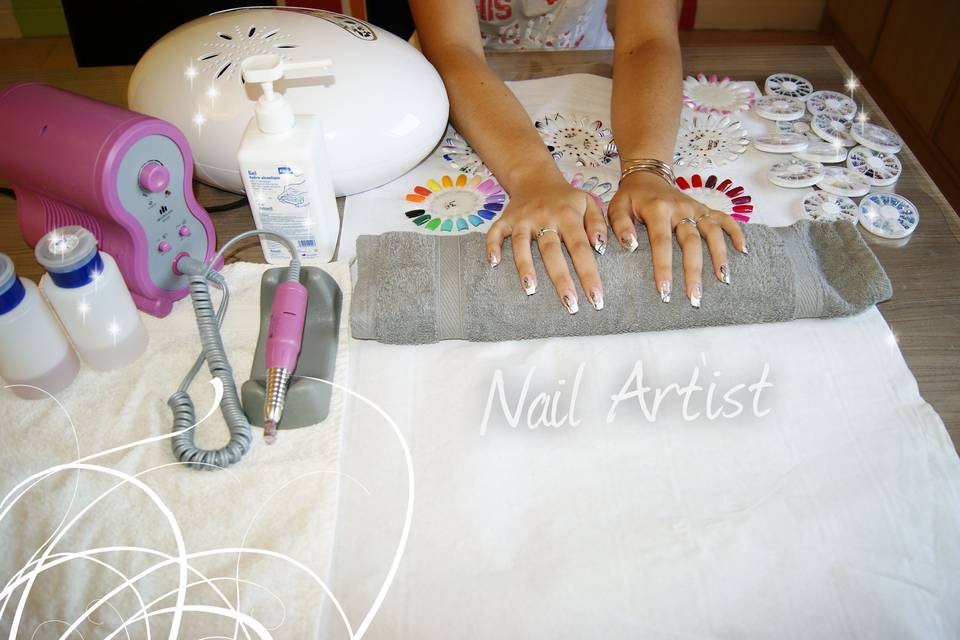 Nail Artist