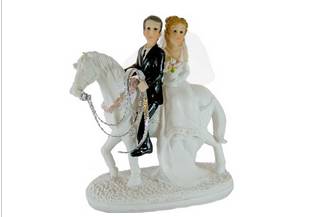 Couple de mariés sur cheval
