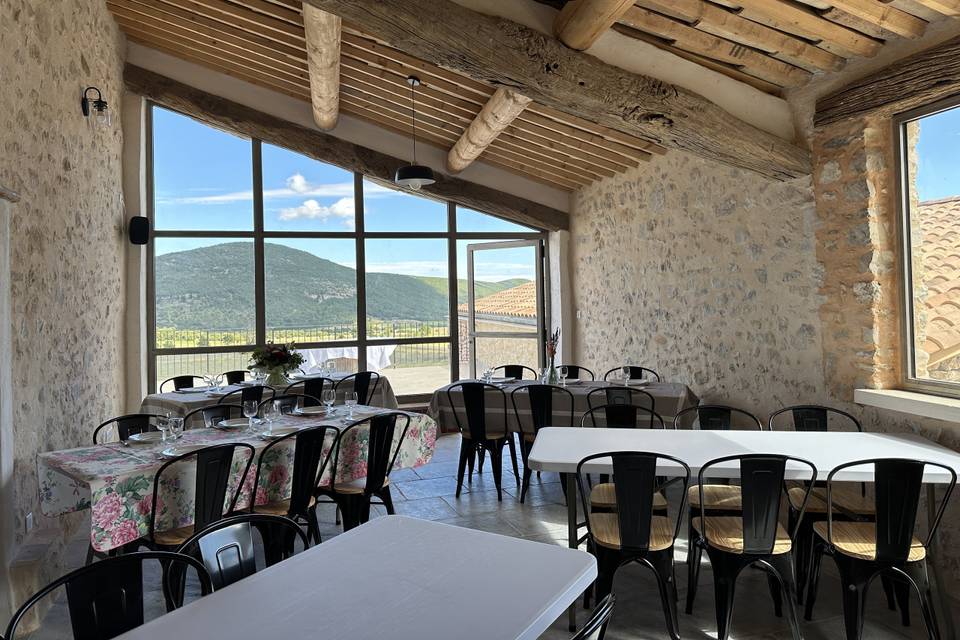 Salle repas côté verrière