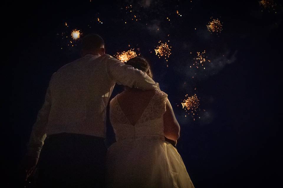 Feu d'artifice mariés