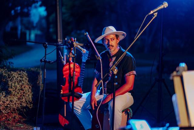 Alim, guitariste/percussions