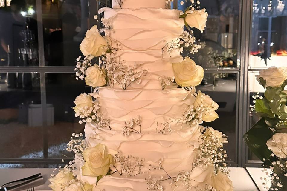 Wedding cake froufrous