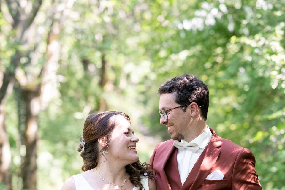 Couple en forêt