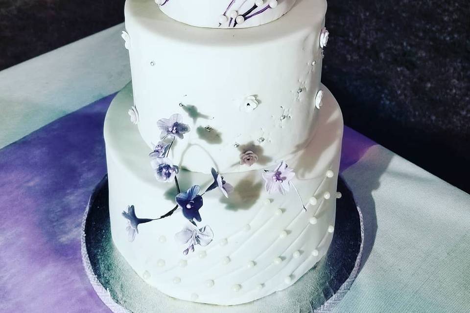 Wedding cake blanc et ses perles or