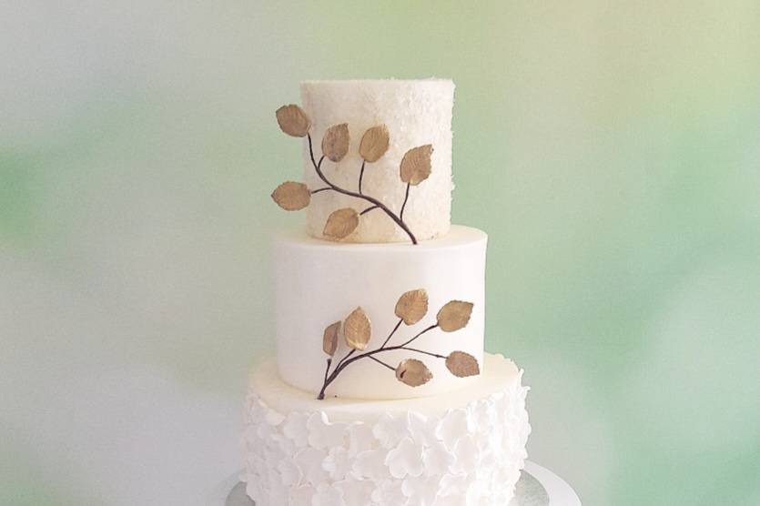 Wedding cake blanc et ses perles or