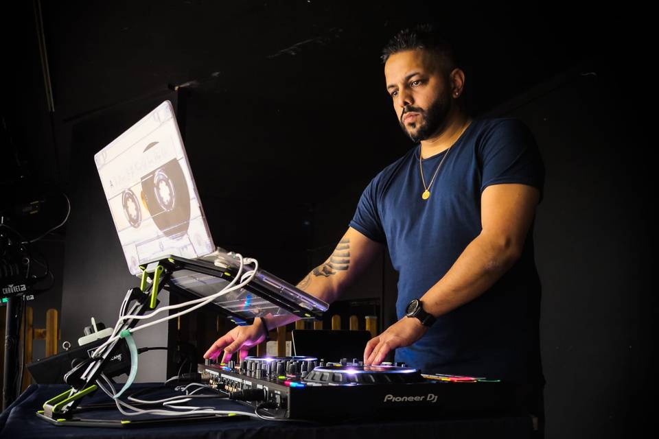 DJ DEV
