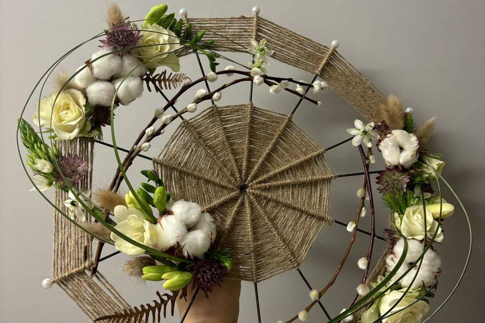 Bouquet de mariée sur structur