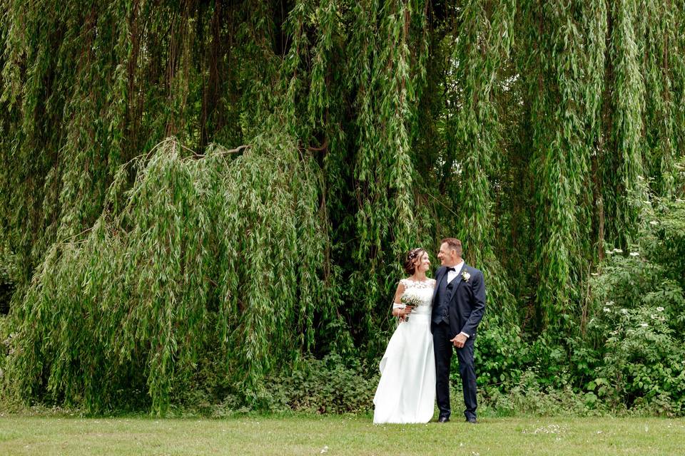 Moment des mariés au parc