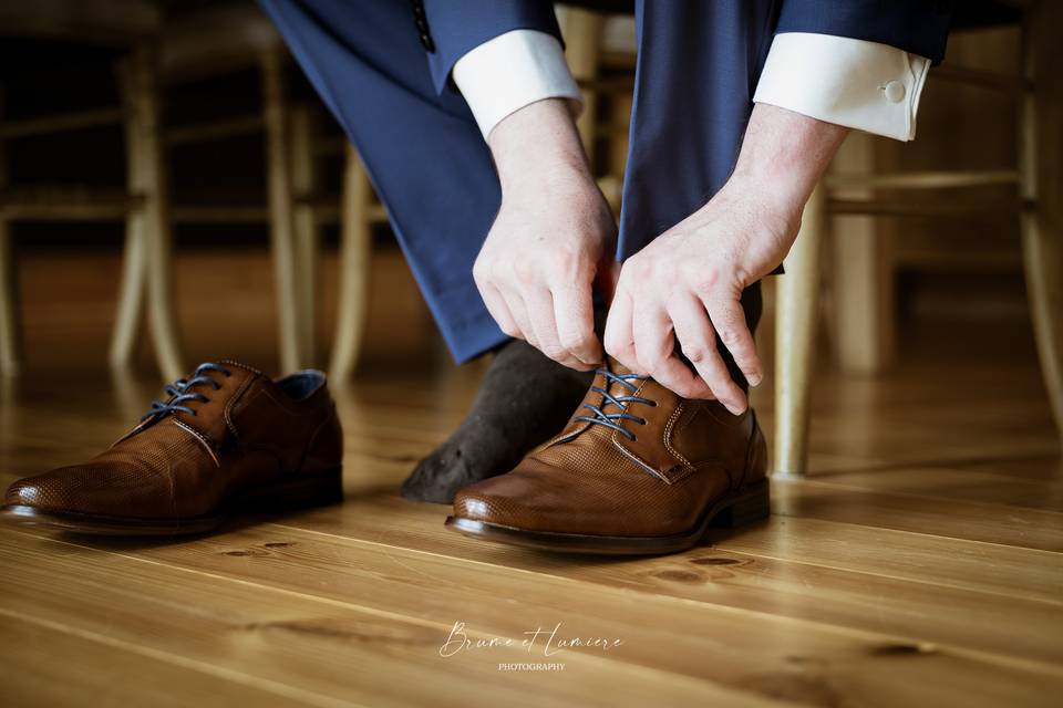 Préparatif marié chaussure