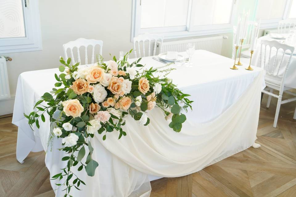 Table honneur angle fleuri