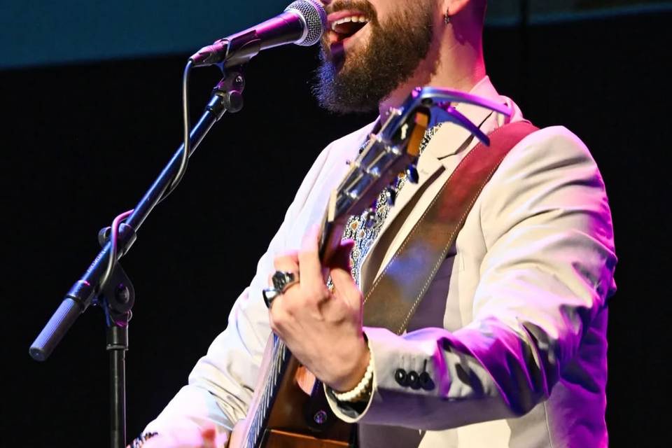 Tony (chanteur-guitariste)