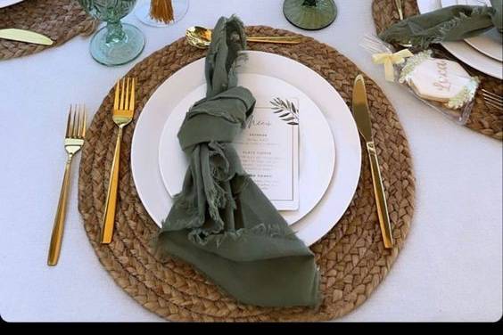 Décoration de table vert olive