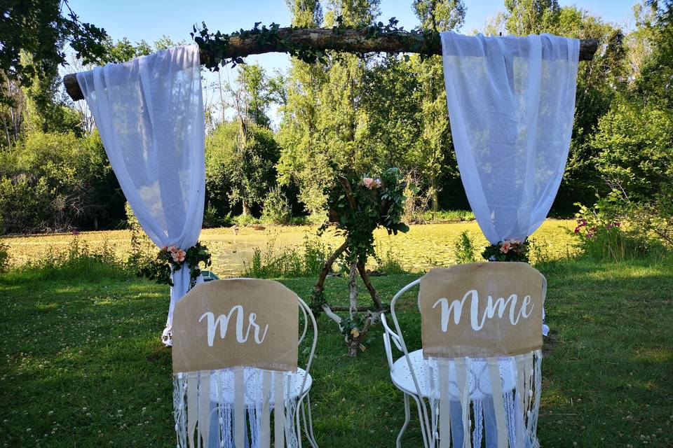 Les chaises des mariés