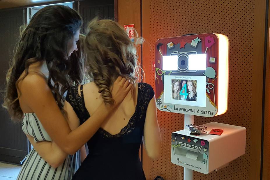 Machine à Selfie by COMMOD