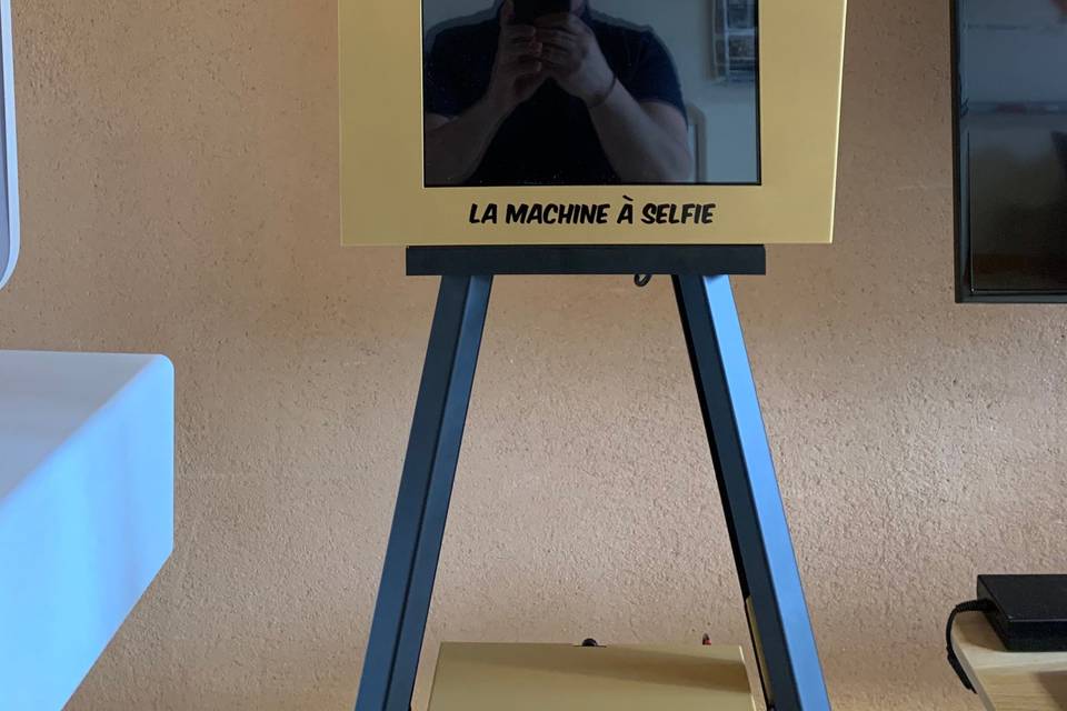 Machine à Selfie by COMMOD