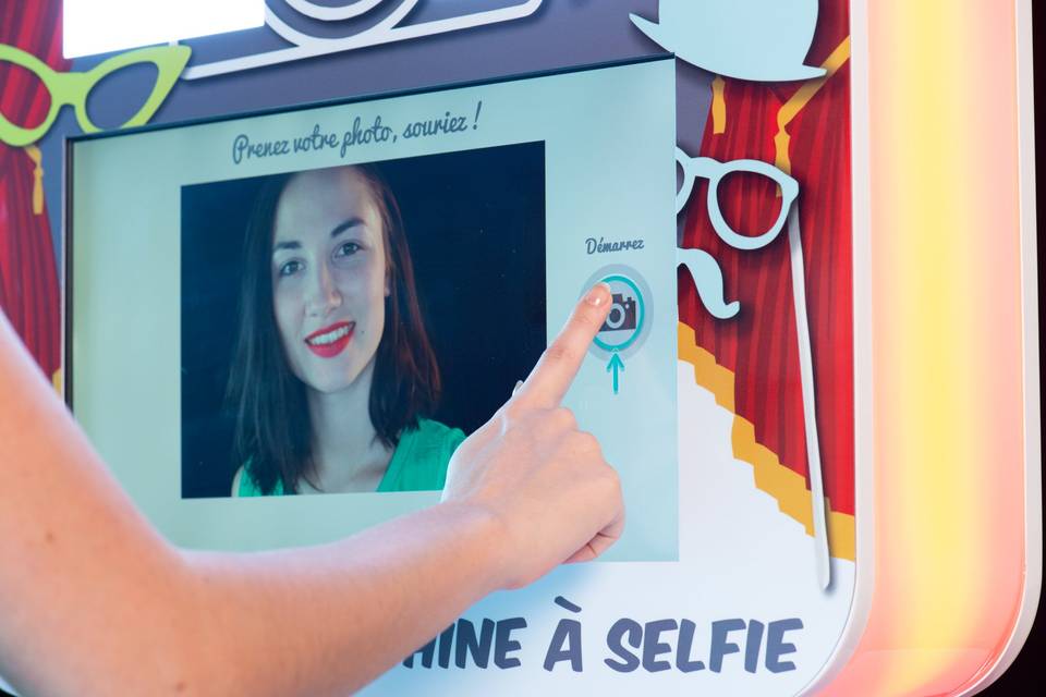 Machine à Selfie by COMMOD