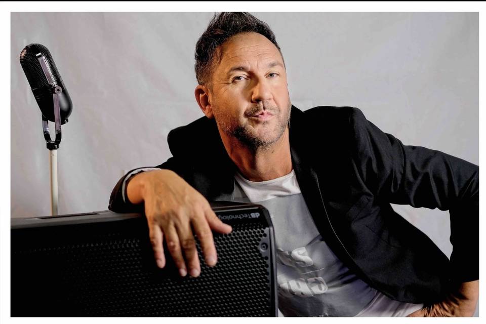 DOUG chanteur animateur