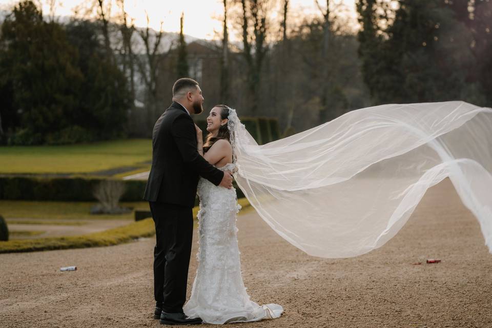 Le voile de la mariée porté par le vent