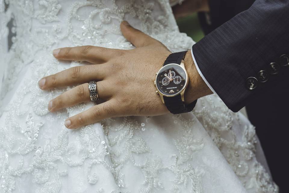 Alliances et montre du marié – détails du mariage
