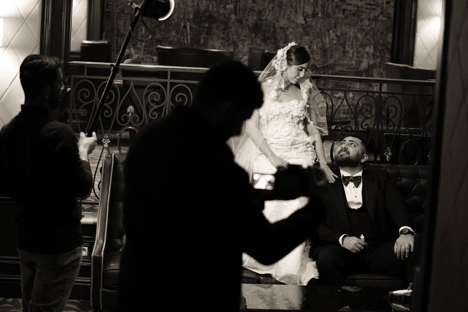 Silhouette romantique des mariés