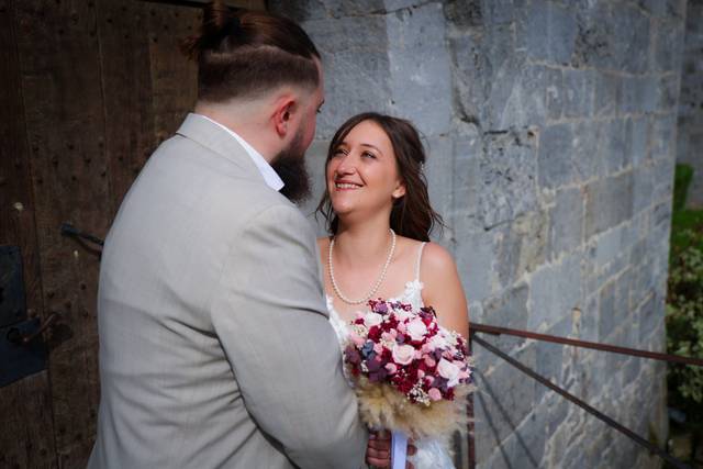 Portrait couple devant château