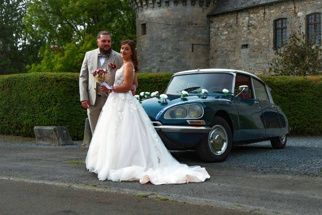 Portrait couple et voiture