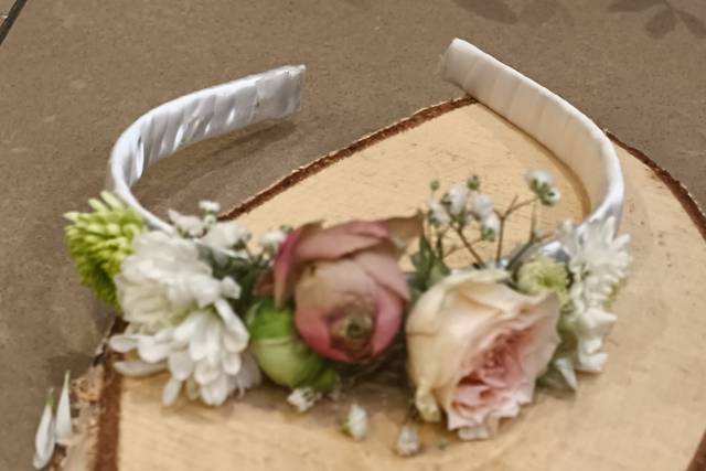Élégant diadème fleurs fraîche