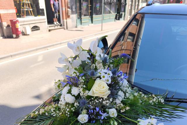 Voiture fleurie