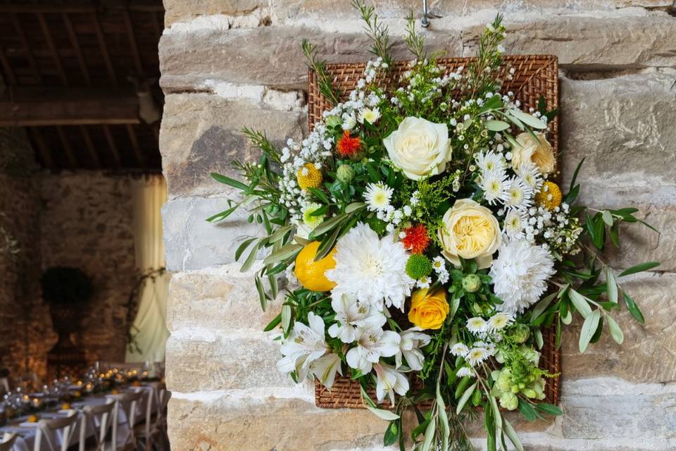 Composition floral mural avec