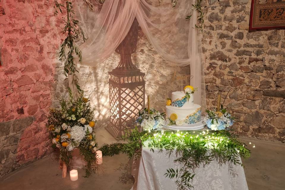 Montage floral table gâteau