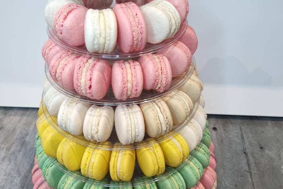 Pièce montée de macarons