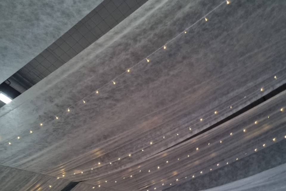 Voilage plafond et lumiere