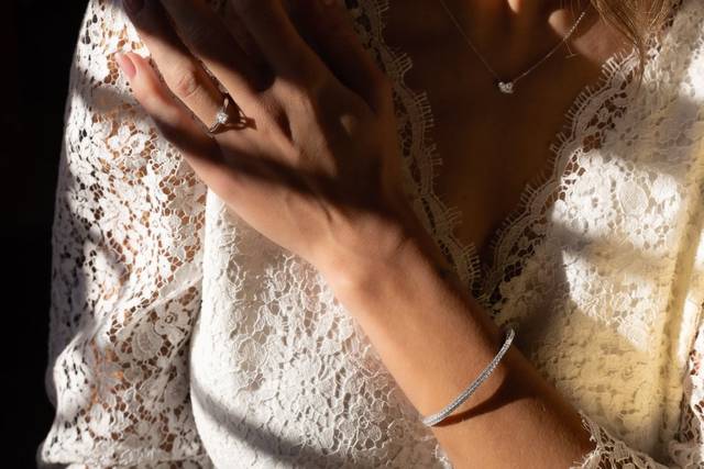 Alliance femme sertie