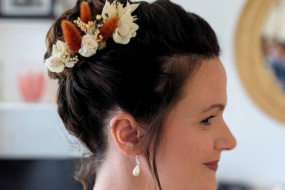 Maquillage et chignon mariage