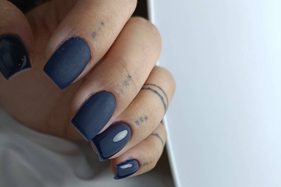 Bleu matte et brillant